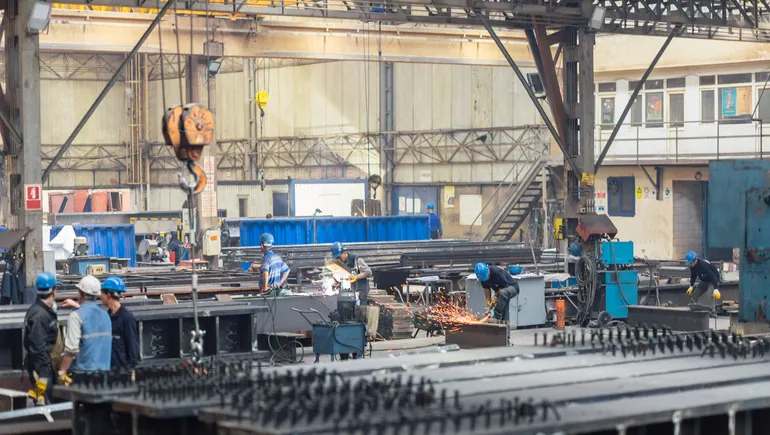 Navigating Background Checks in Manufacturing Workforce